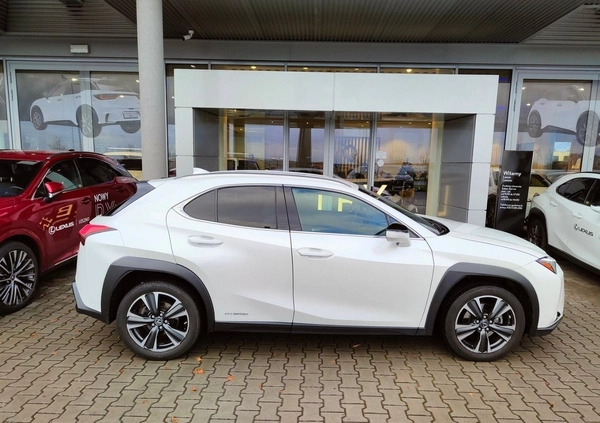 Lexus UX cena 137900 przebieg: 36872, rok produkcji 2019 z Gołdap małe 254